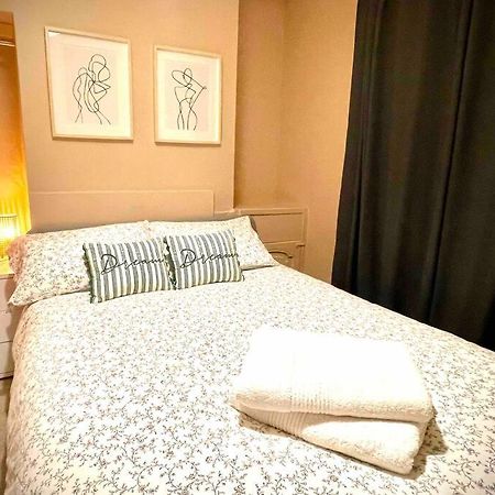 Newly Refurbished, Central Apartment With Permit Parking Bath Exterior photo